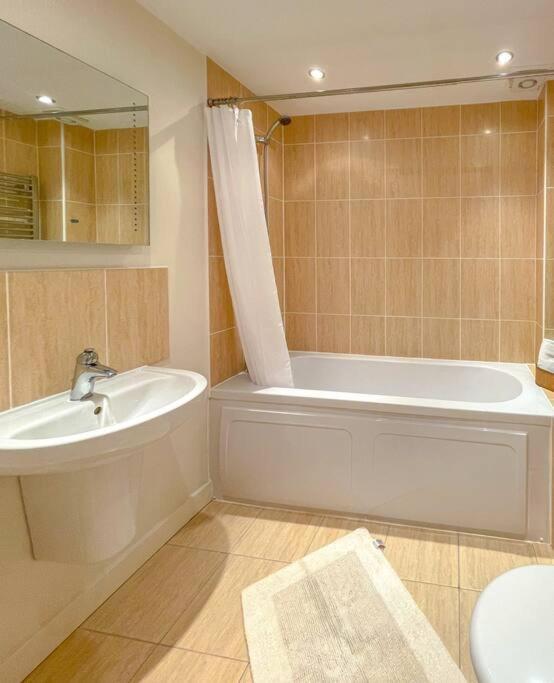 Soho Beach Apartment With Fabulous Sea View And 2 Minutes To The Beach With Free Parking And Netflix Bournemouth Zewnętrze zdjęcie