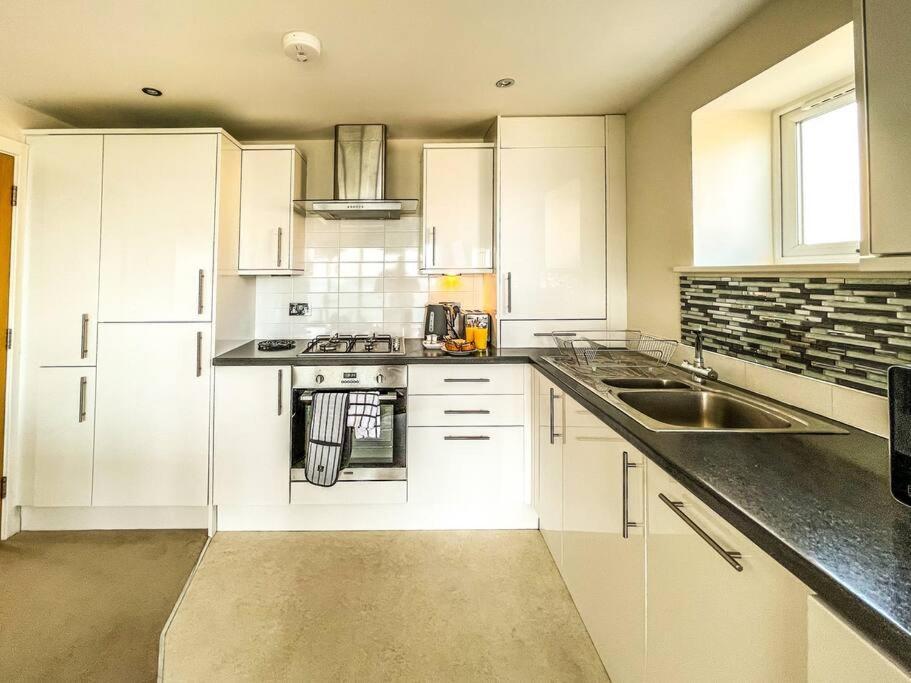 Soho Beach Apartment With Fabulous Sea View And 2 Minutes To The Beach With Free Parking And Netflix Bournemouth Zewnętrze zdjęcie