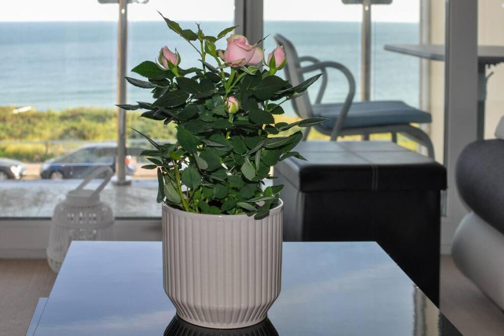 Soho Beach Apartment With Fabulous Sea View And 2 Minutes To The Beach With Free Parking And Netflix Bournemouth Zewnętrze zdjęcie